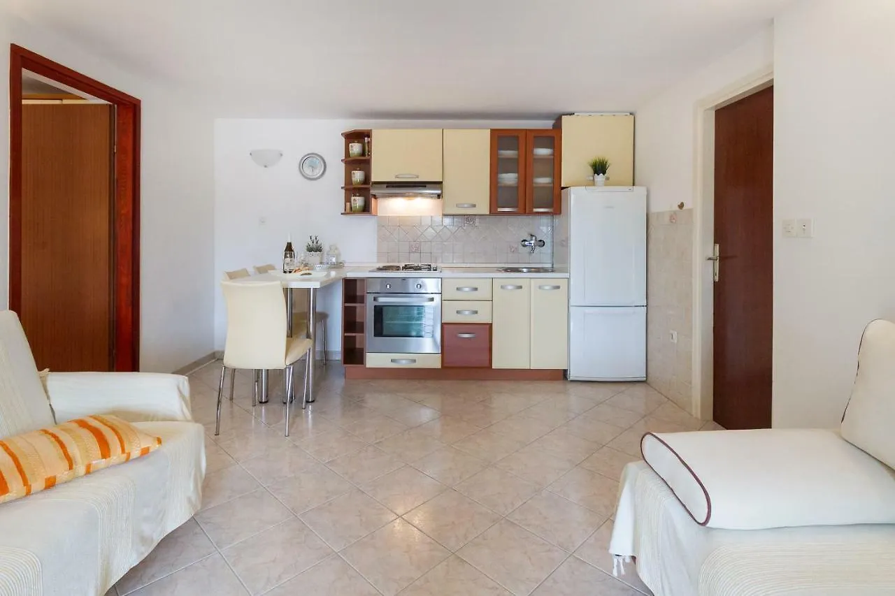 Beach Apartment M & B Poljana