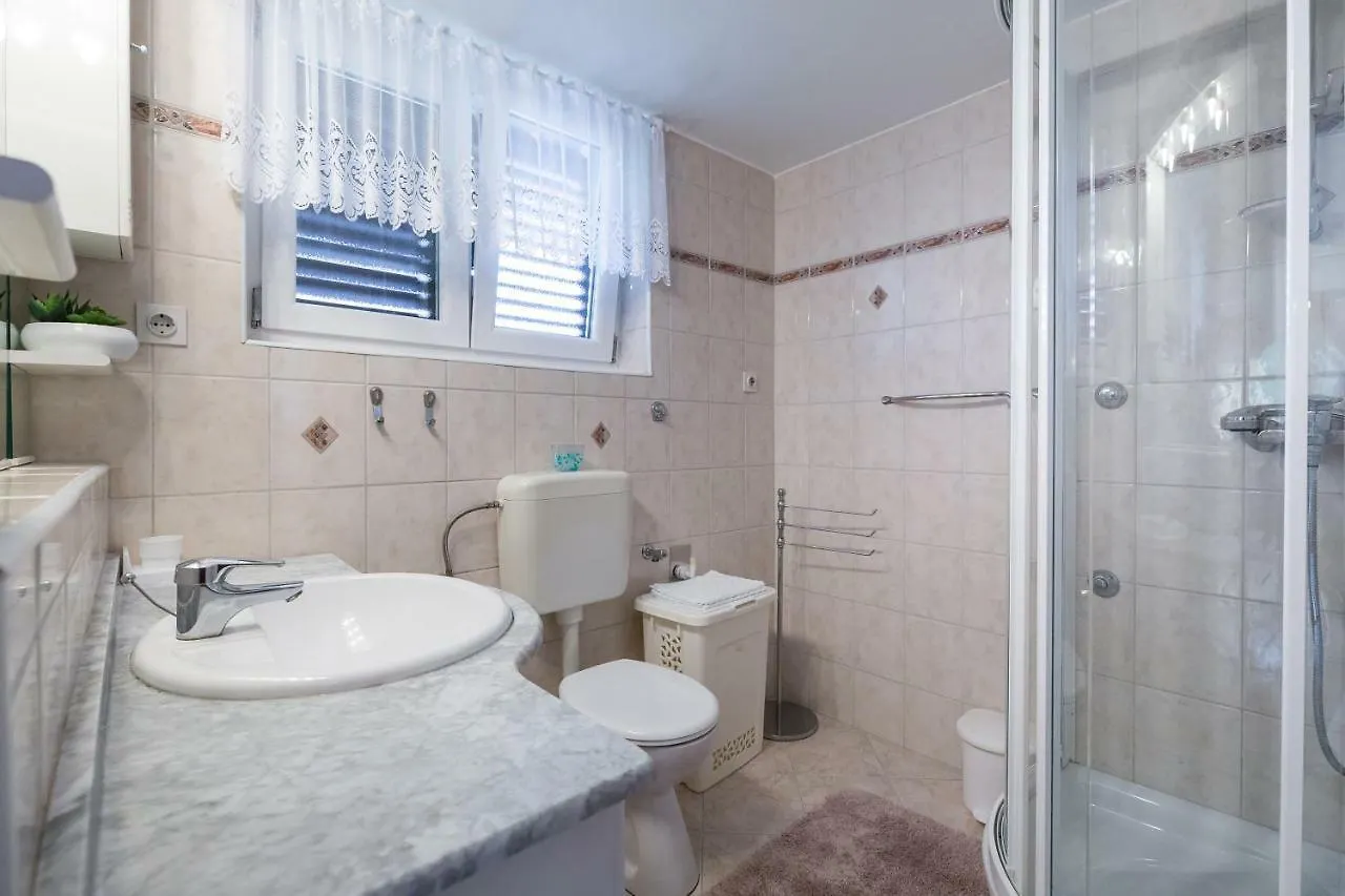 Beach Apartment M & B Poljana  Poljana (Ugljan)