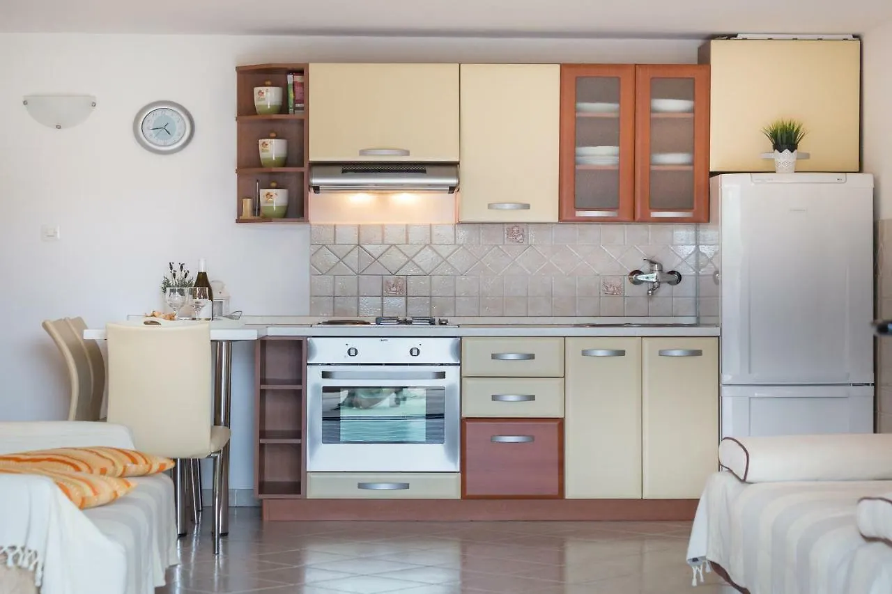 Beach Apartment M & B Poljana  Poljana (Ugljan)