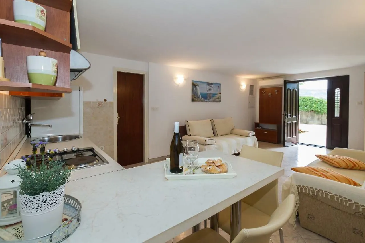 Beach Apartment M & B Poljana