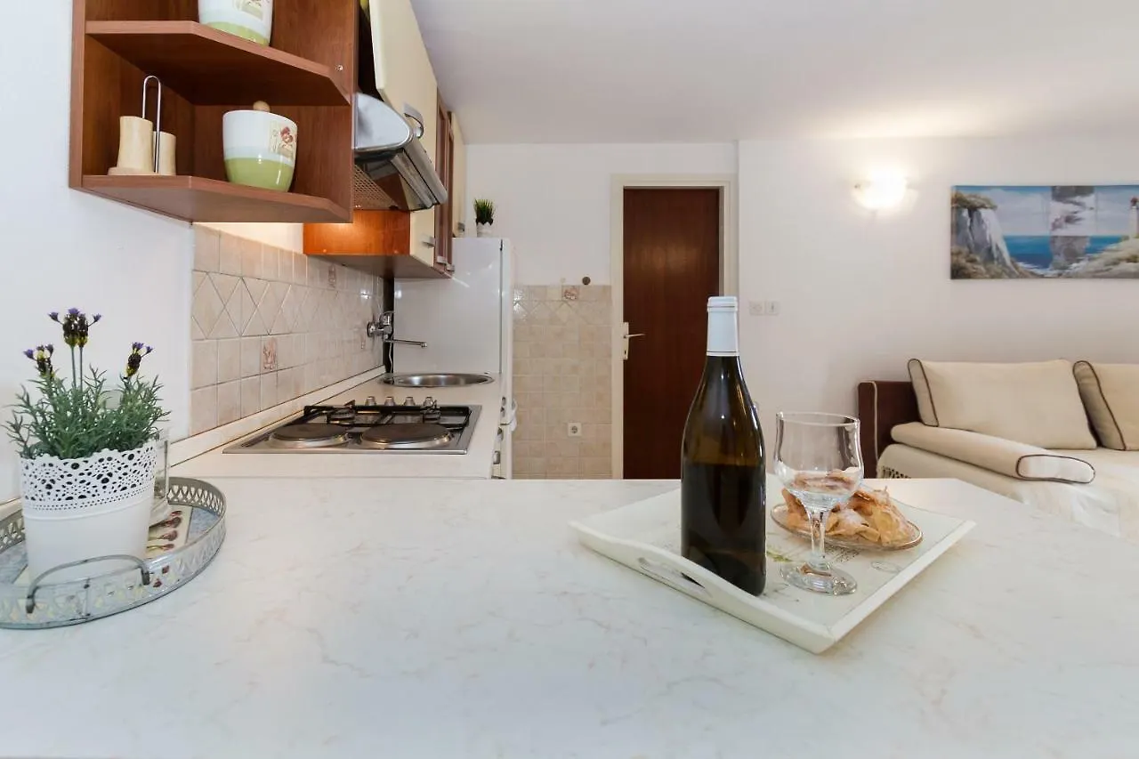 Beach Apartment M & B Poljana   Poljana (Ugljan)