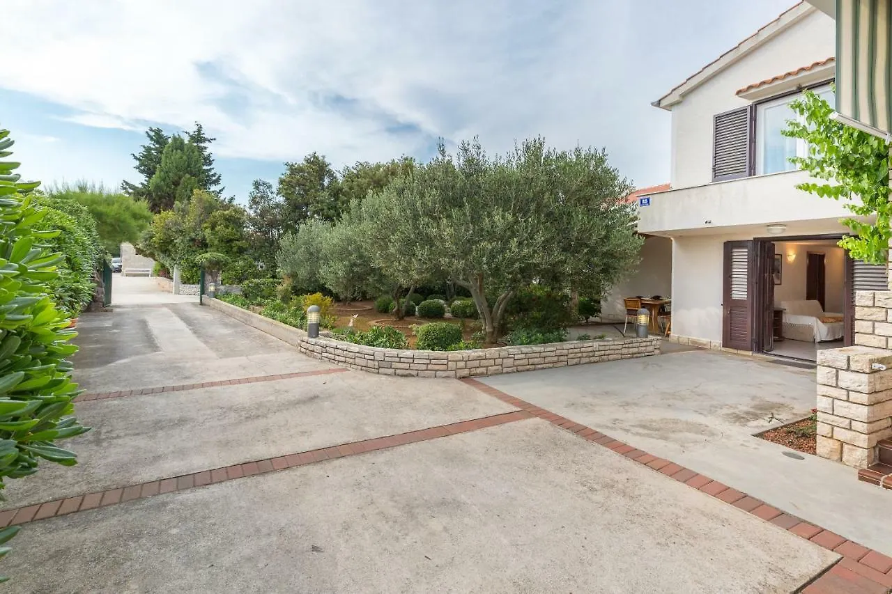 Beach Apartment M & B Poljana  Poljana (Ugljan)
