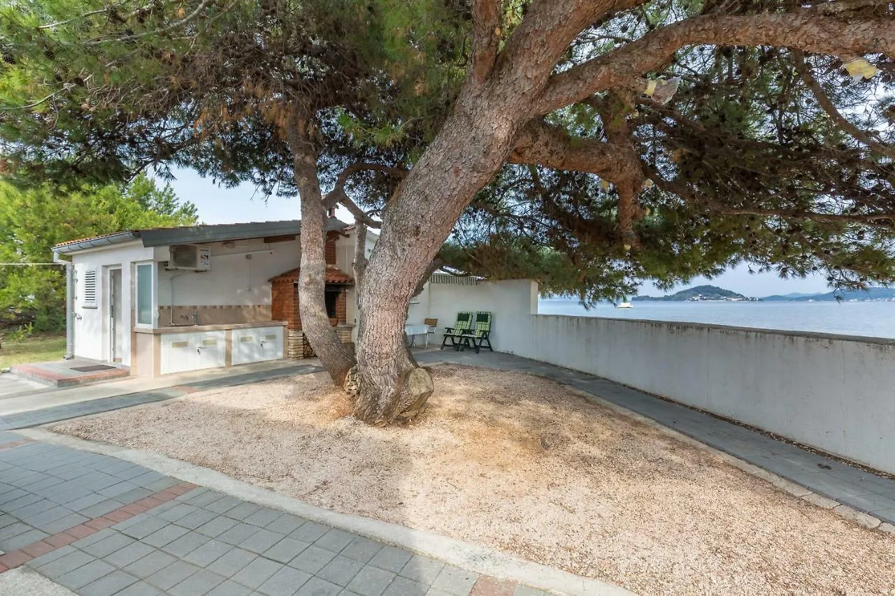 Beach Apartment M & B Poljana  Poljana (Ugljan)