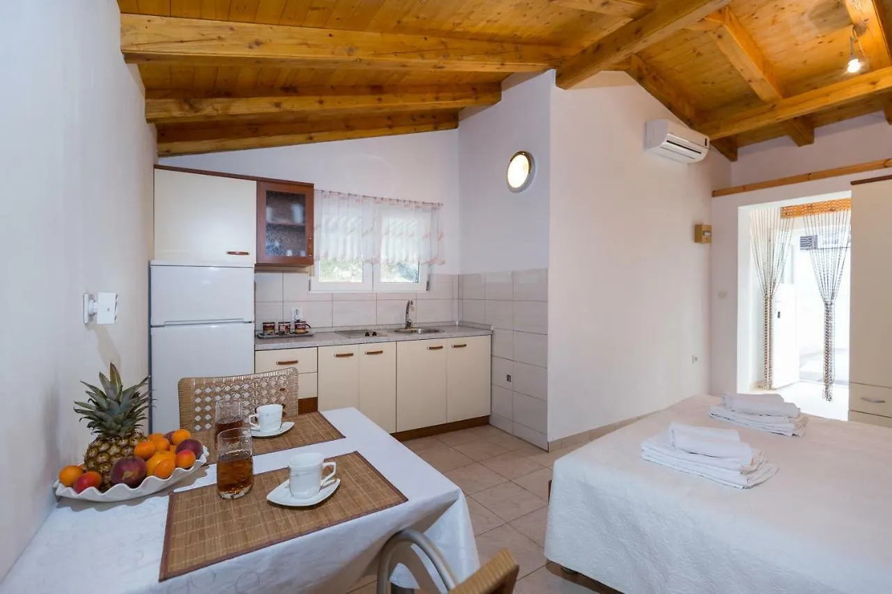 Beach Apartment M & B Poljana