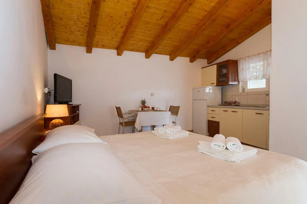 Beach Apartment M & B Poljana