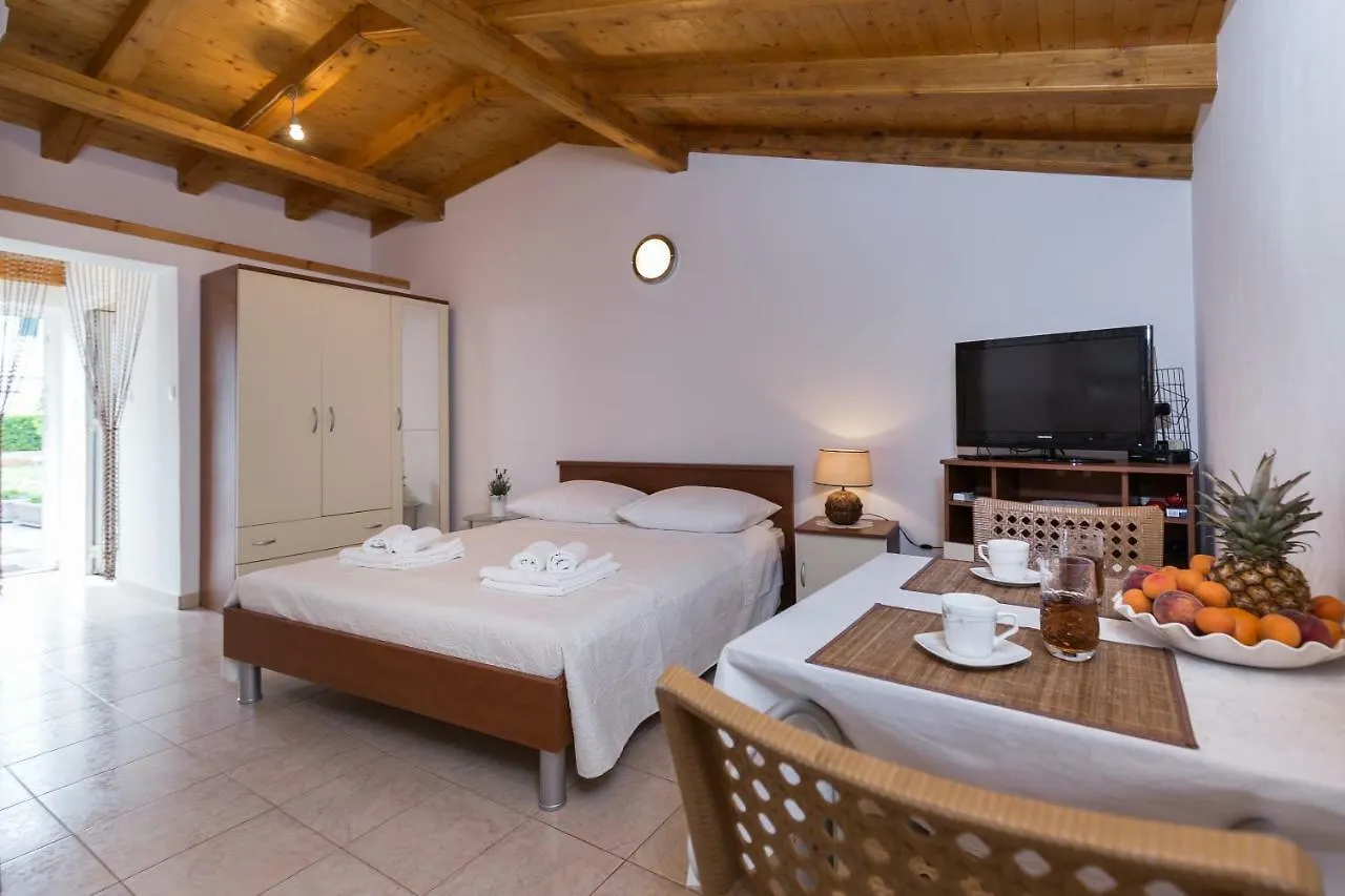 Beach Apartment M & B Poljana  0*, Poljana (Ugljan) Croatia