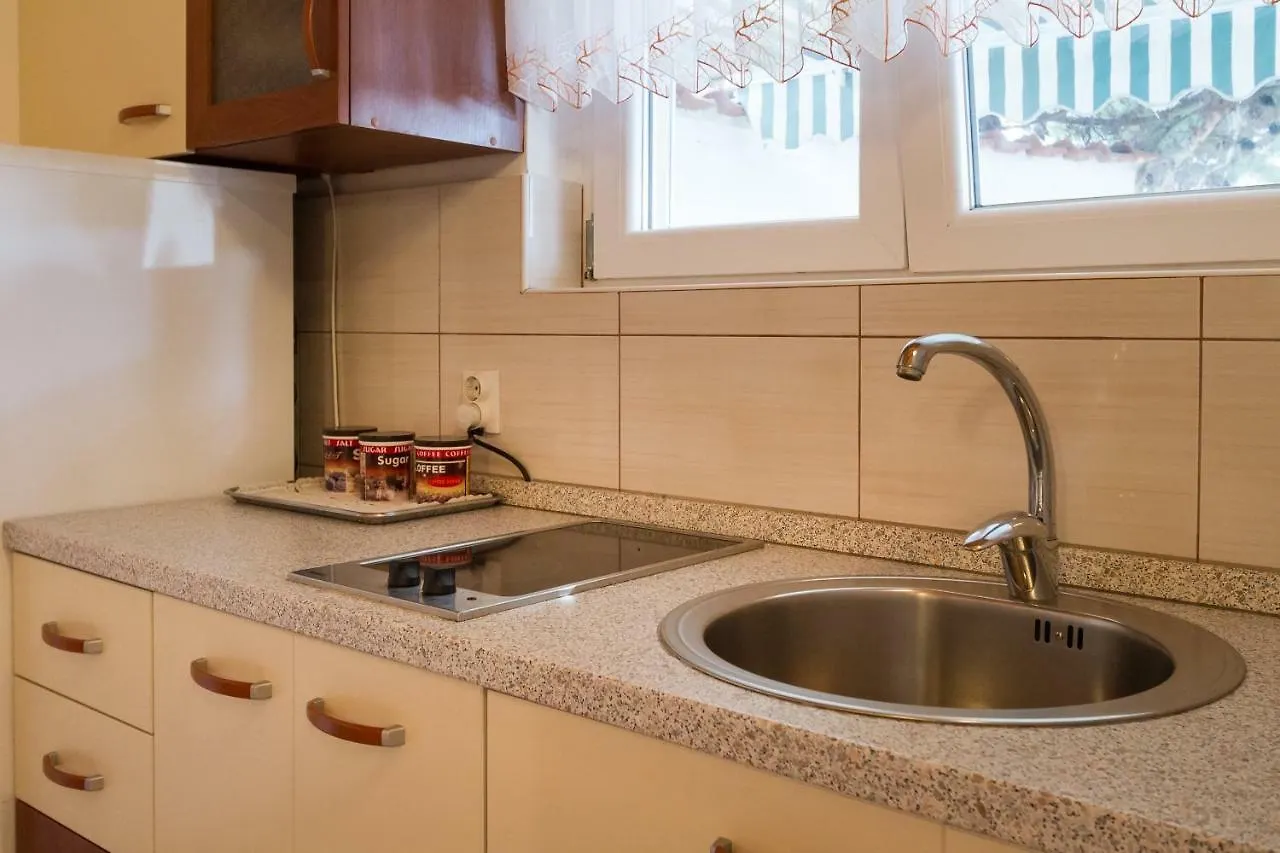 Beach Apartment M & B Poljana